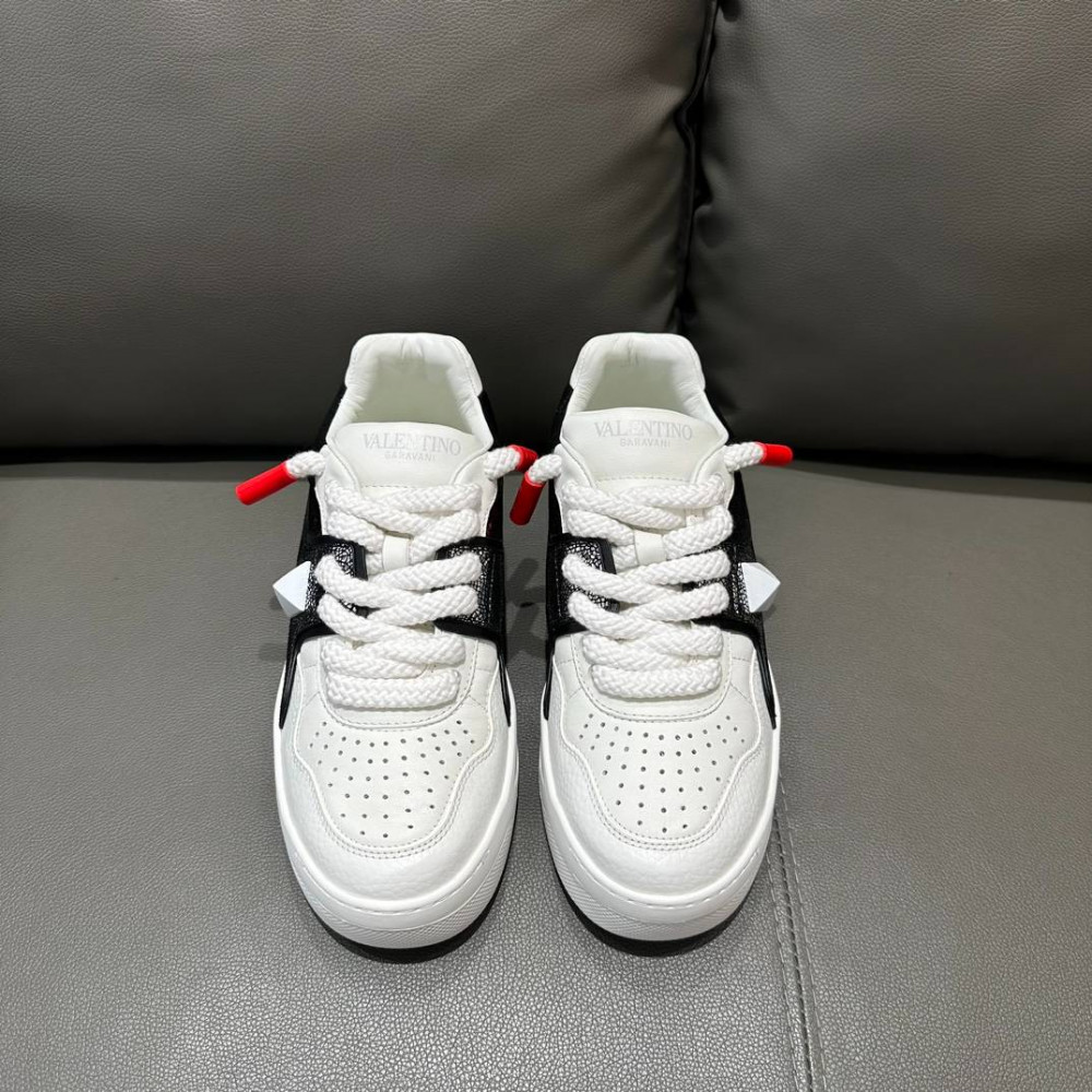 ONE STUD XL NAPPA LEATHER LOW-TOP SNEAKER ONE STUD XL NAPPA LEATHER LOW-TOP SNEAKER