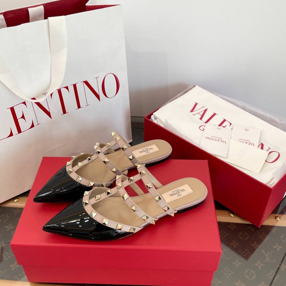 High-heeled shoes High-heeled shoes