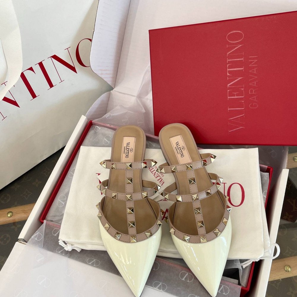 High-heeled shoes High-heeled shoes