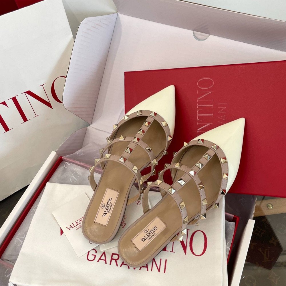 High-heeled shoes High-heeled shoes