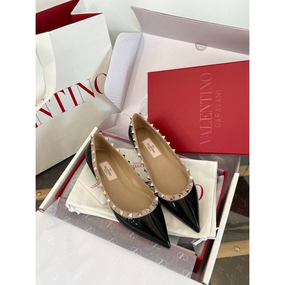 High-heeled shoes High-heeled shoes