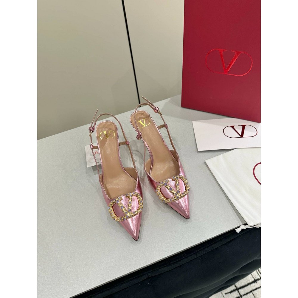 High-heeled shoes