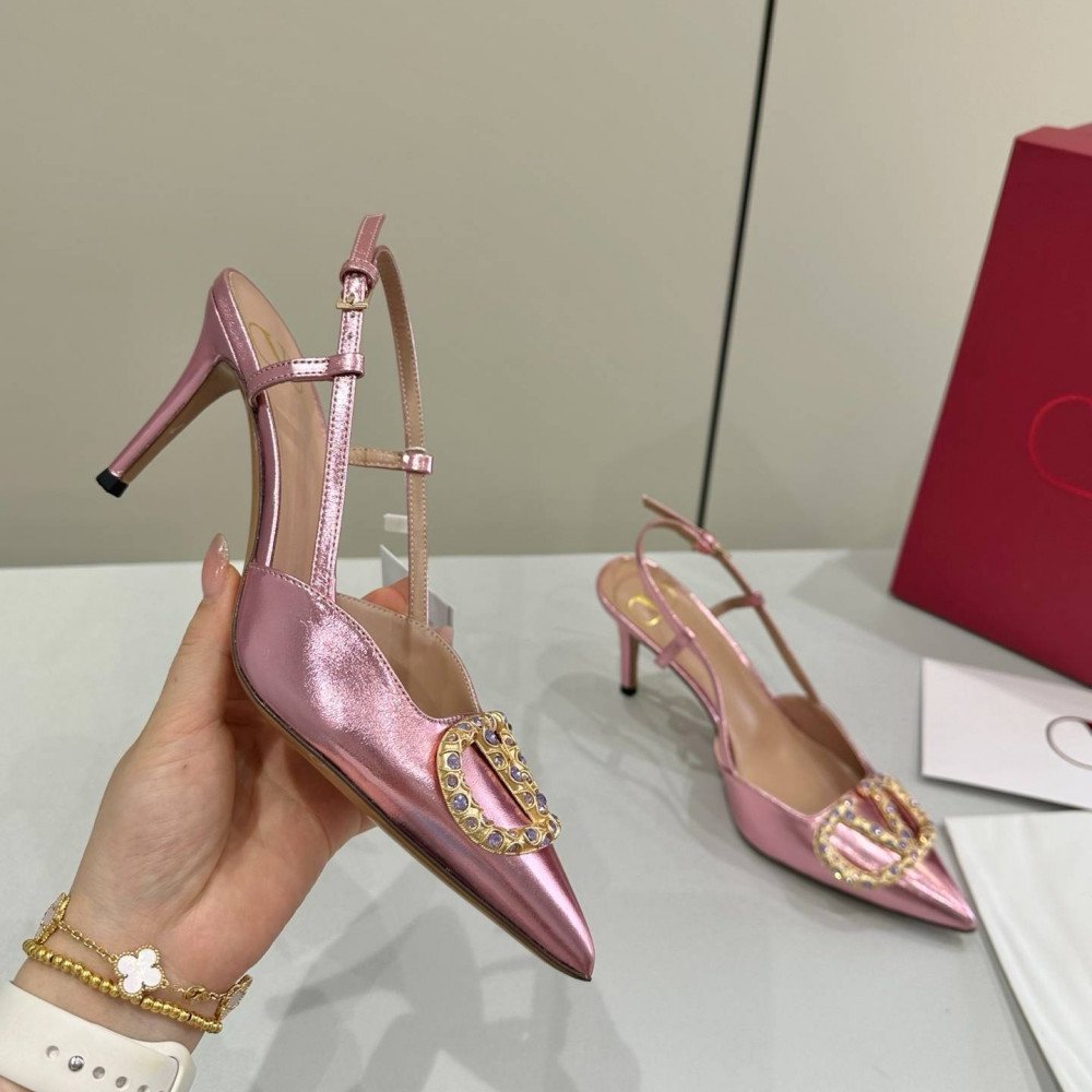 High-heeled shoes