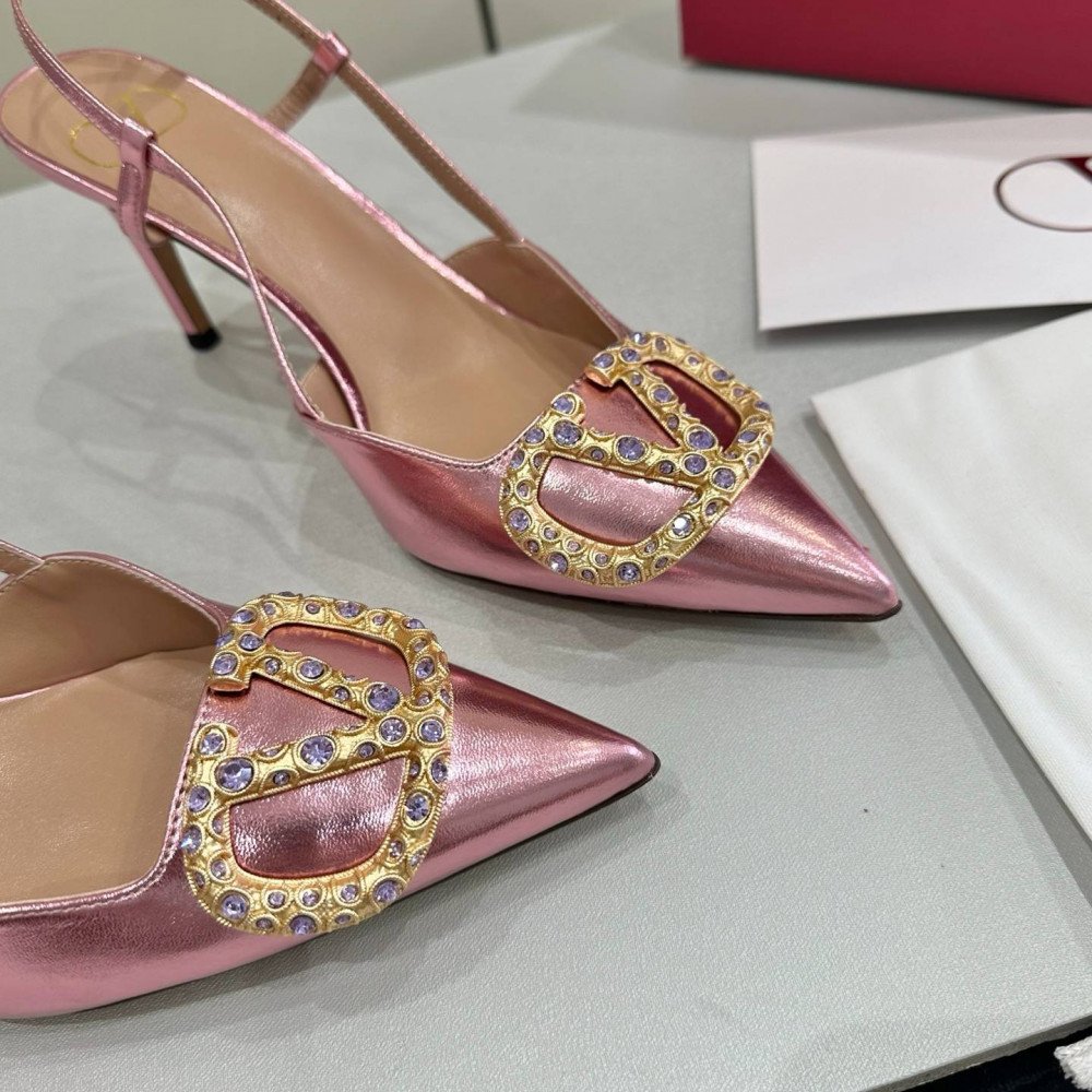High-heeled shoes