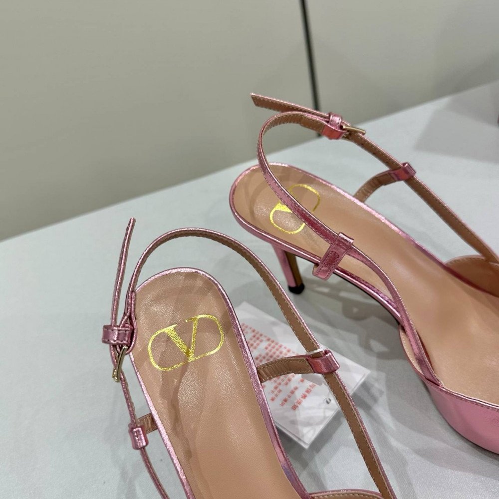 High-heeled shoes