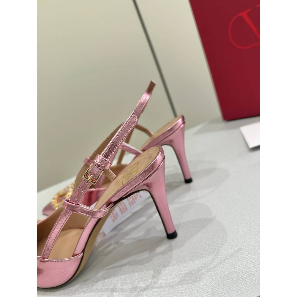 High-heeled shoes