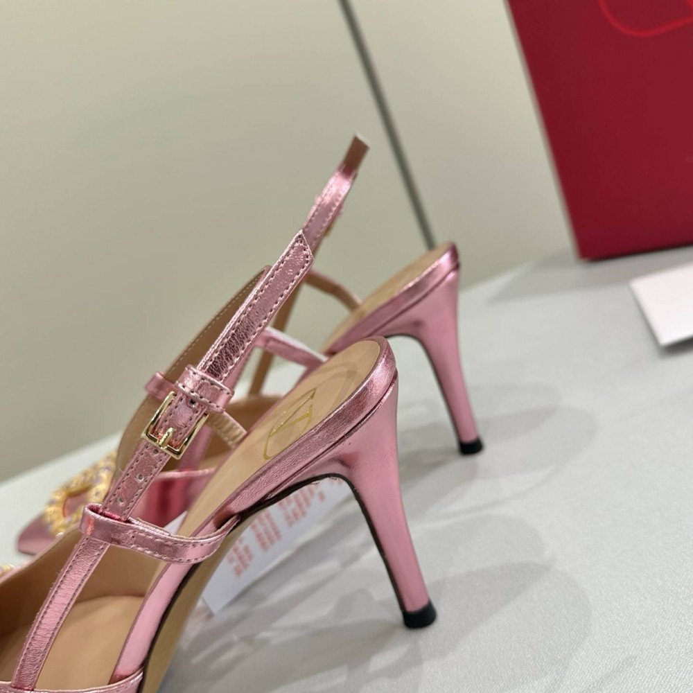 High-heeled shoes
