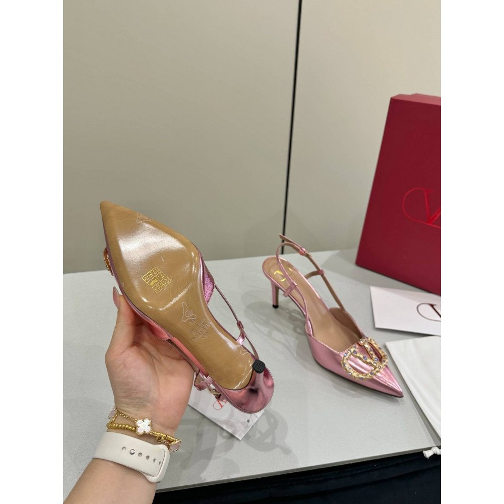 High-heeled shoes