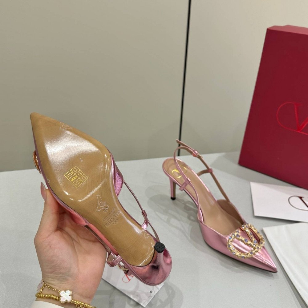 High-heeled shoes