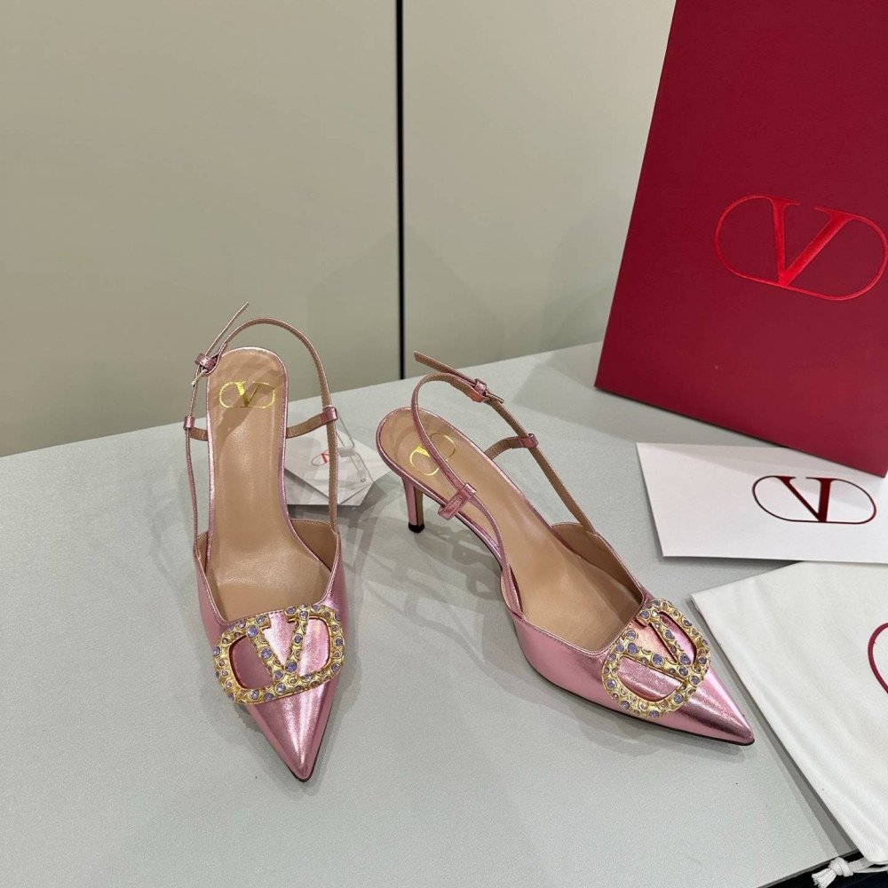 High-heeled shoes