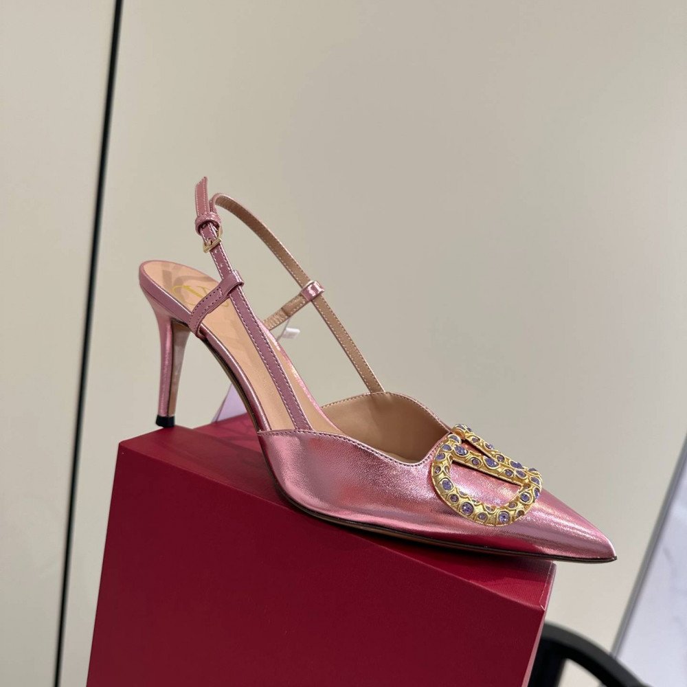 High-heeled shoes