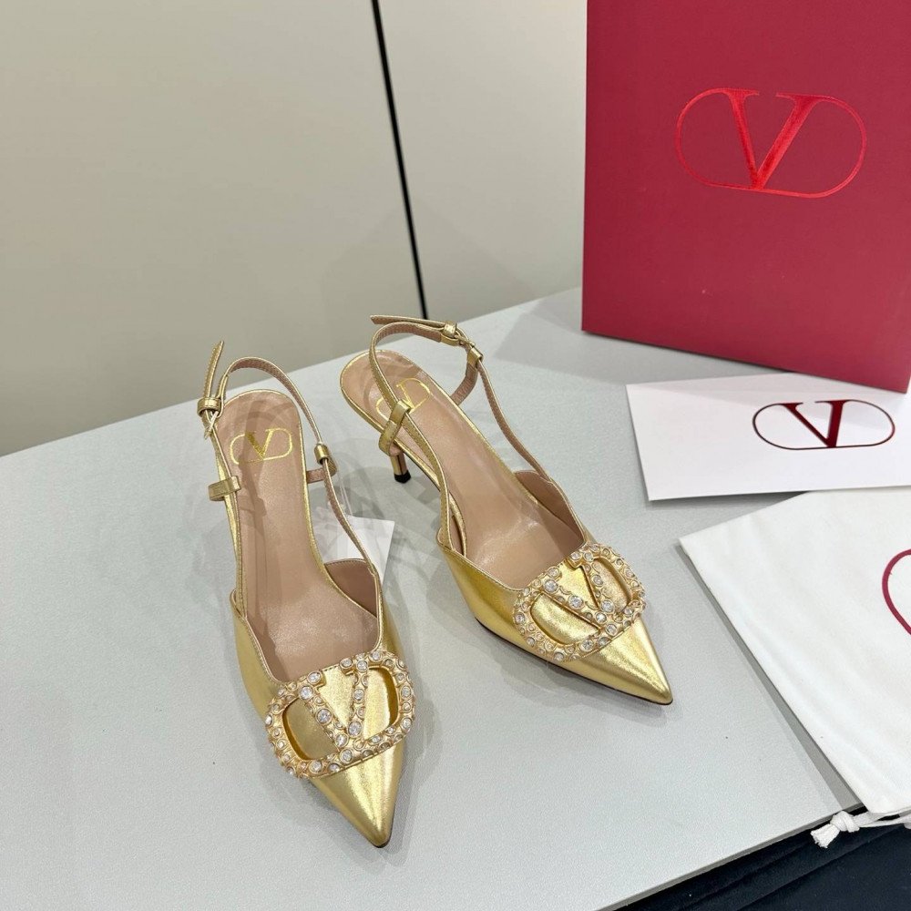 High-heeled shoes