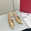 High-heeled shoes