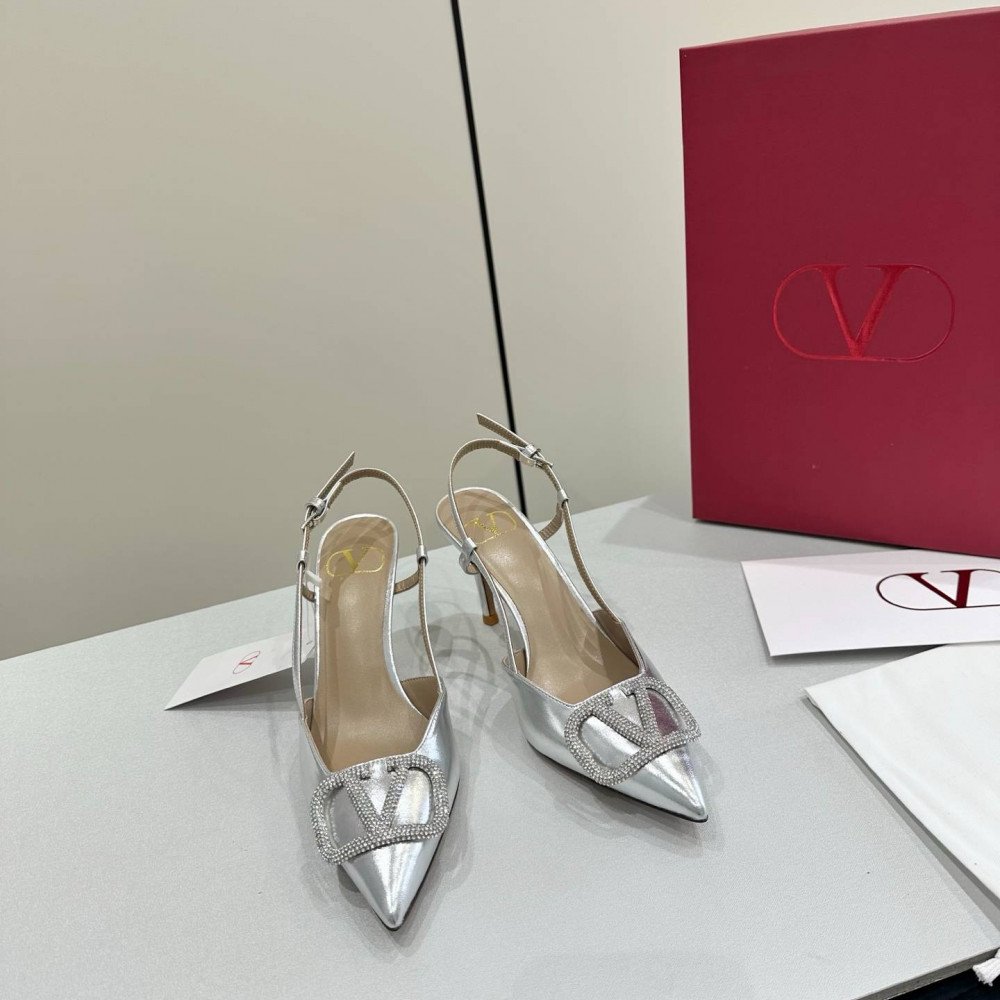 High-heeled shoes