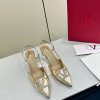 High-heeled shoes