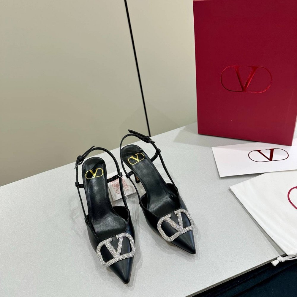 High-heeled shoes