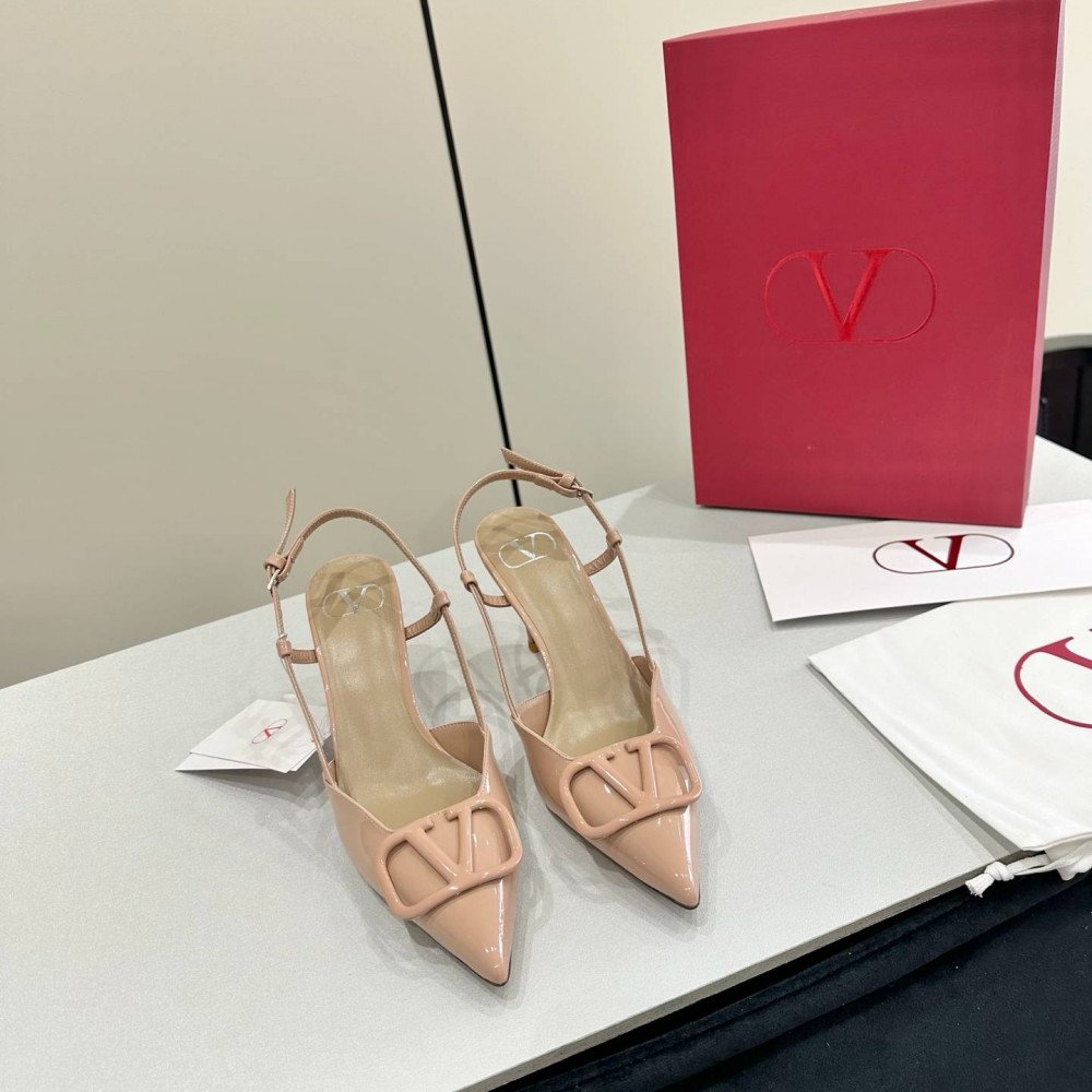 High-heeled shoes