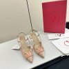 High-heeled shoes