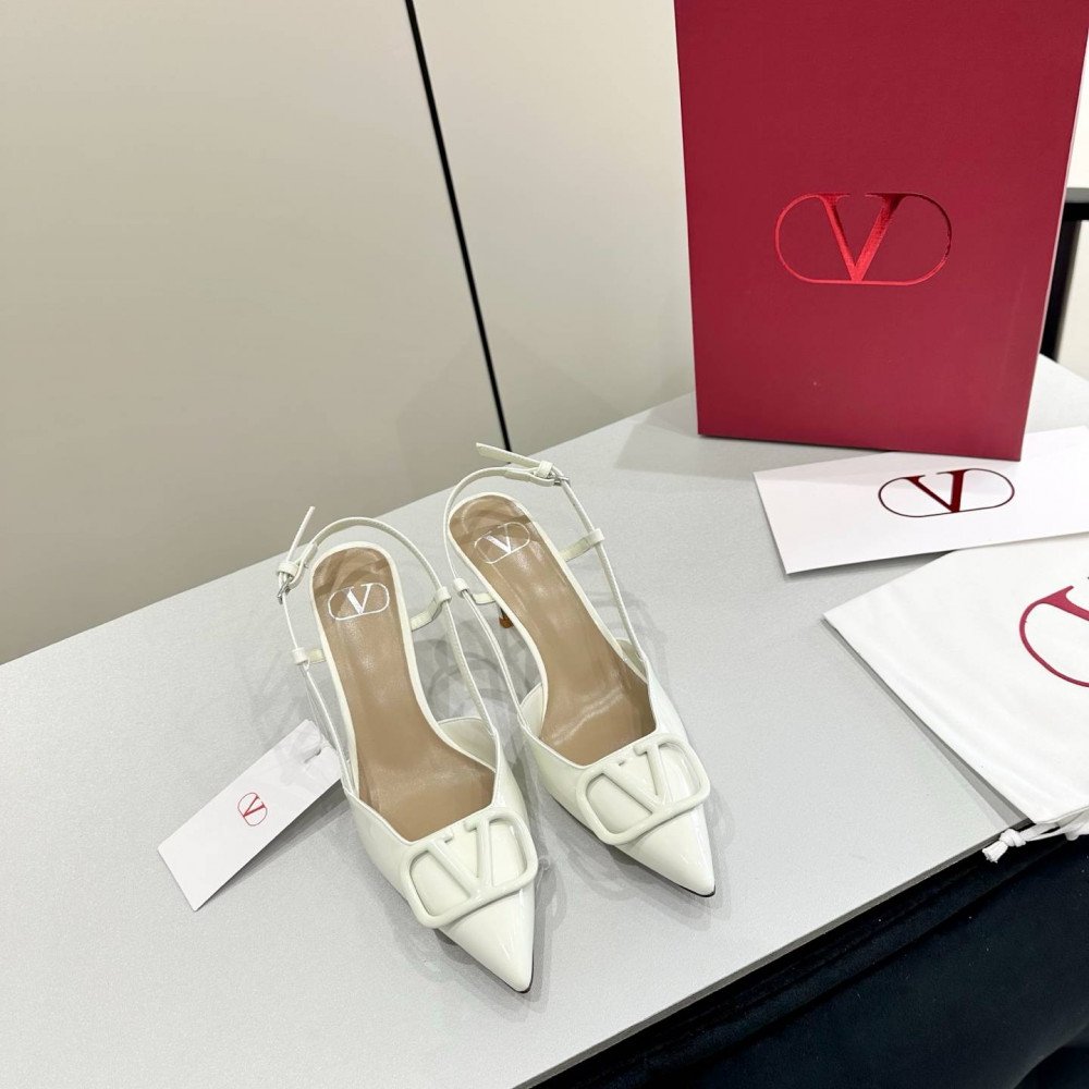 High-heeled shoes
