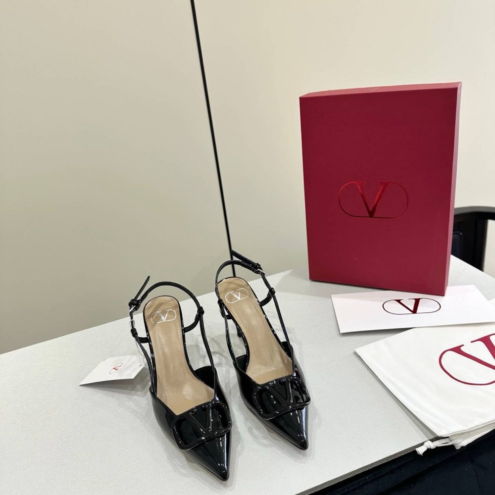 High-heeled shoes