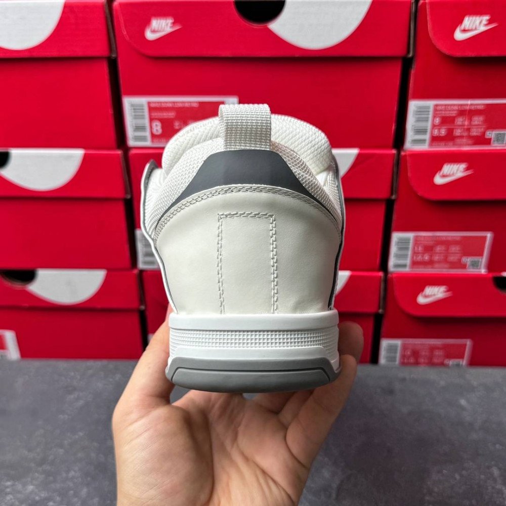 Big V logo casual shoes