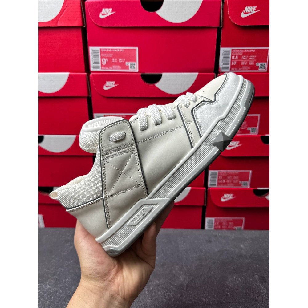 Big V logo casual shoes Big V logo casual shoes