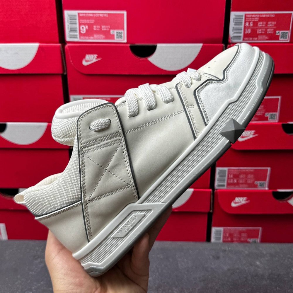 Big V logo casual shoes Big V logo casual shoes