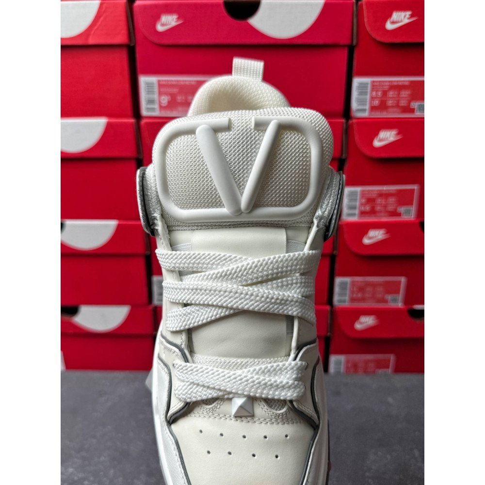 Big V logo casual shoes Big V logo casual shoes