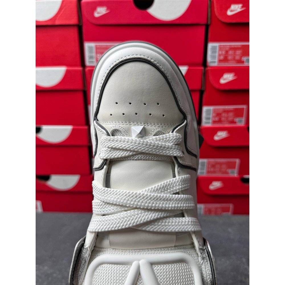 Big V logo casual shoes Big V logo casual shoes