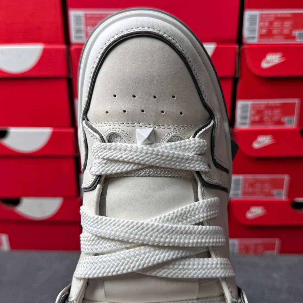 Big V logo casual shoes Big V logo casual shoes