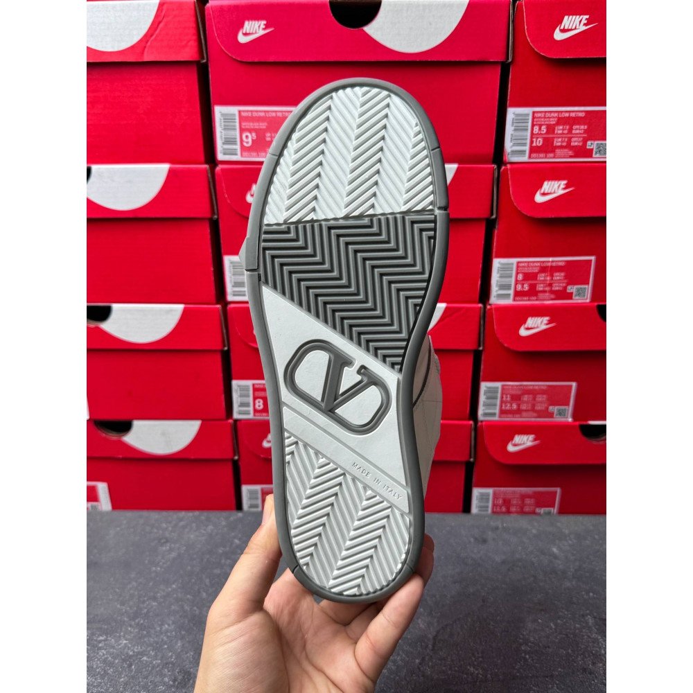 Big V logo casual shoes Big V logo casual shoes