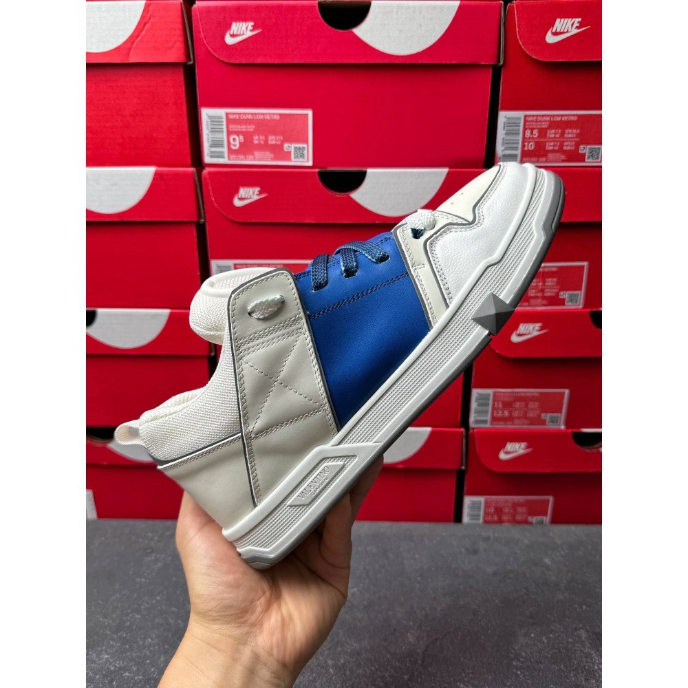 Big V logo casual shoes Big V logo casual shoes