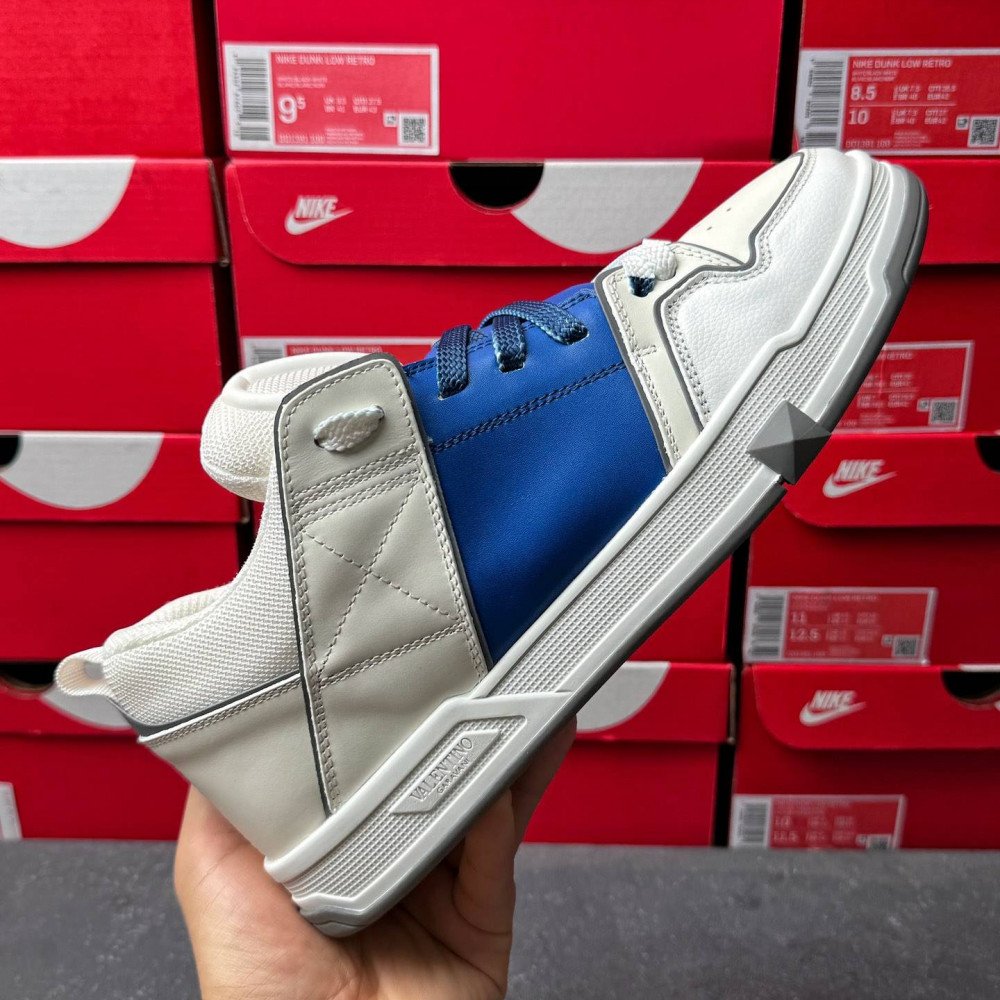 Big V logo casual shoes Big V logo casual shoes