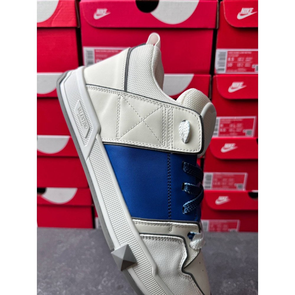 Big V logo casual shoes Big V logo casual shoes