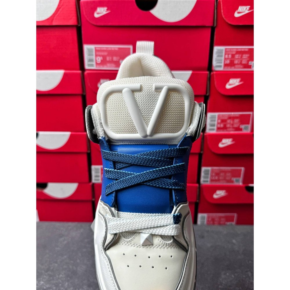 Big V logo casual shoes Big V logo casual shoes