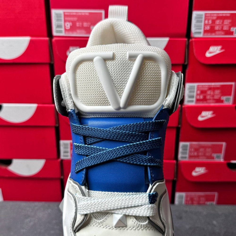 Big V logo casual shoes Big V logo casual shoes