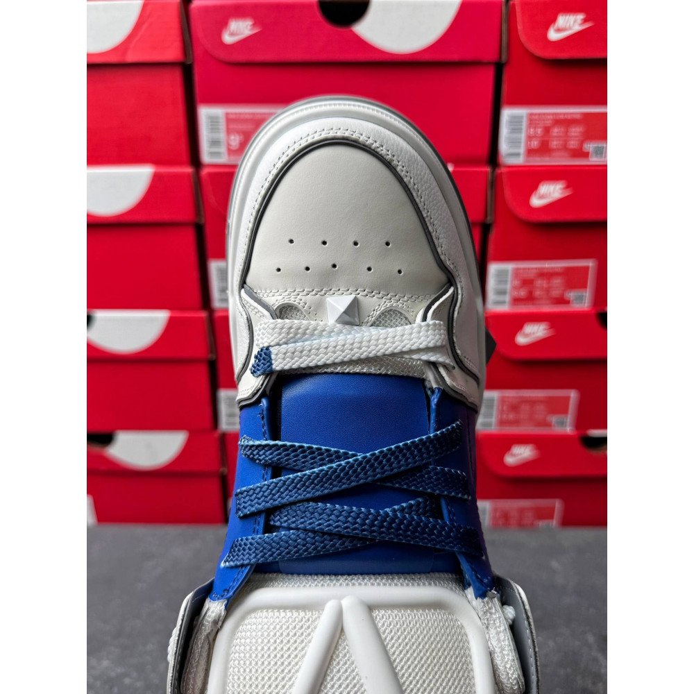 Big V logo casual shoes Big V logo casual shoes