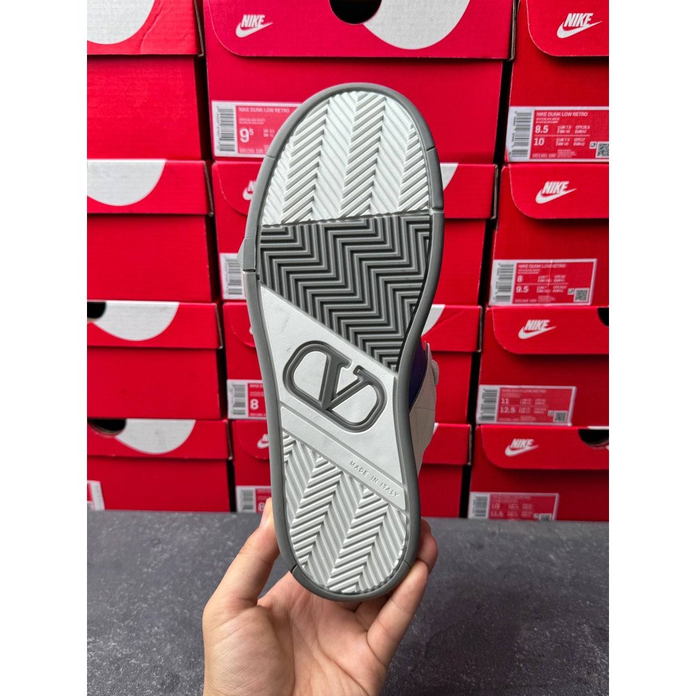 Big V logo casual shoes Big V logo casual shoes