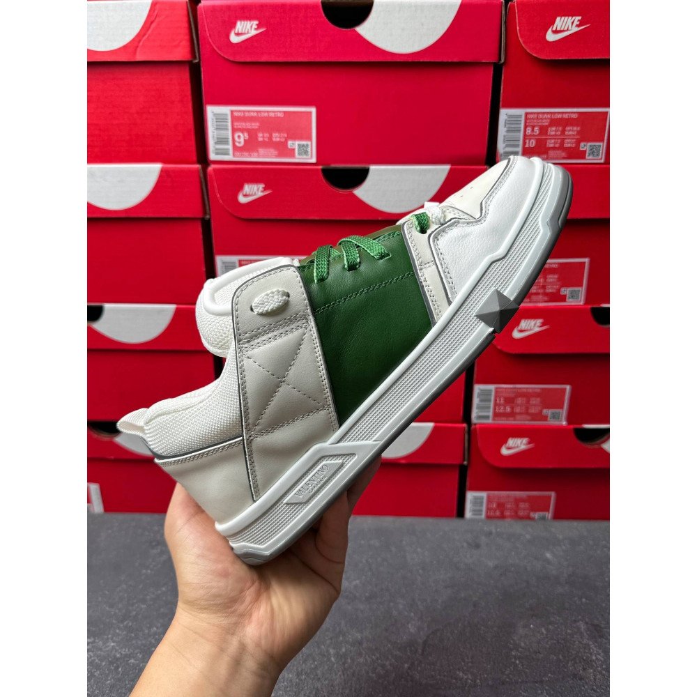 Big V logo casual shoes Big V logo casual shoes