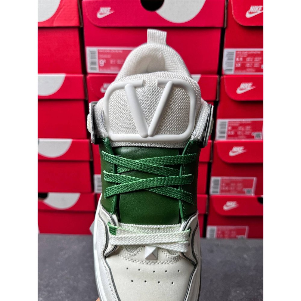 Big V logo casual shoes Big V logo casual shoes
