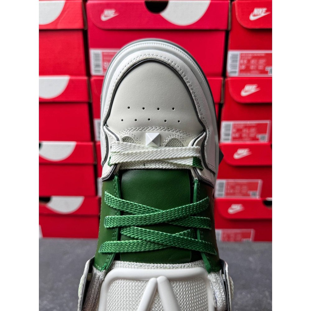 Big V logo casual shoes Big V logo casual shoes