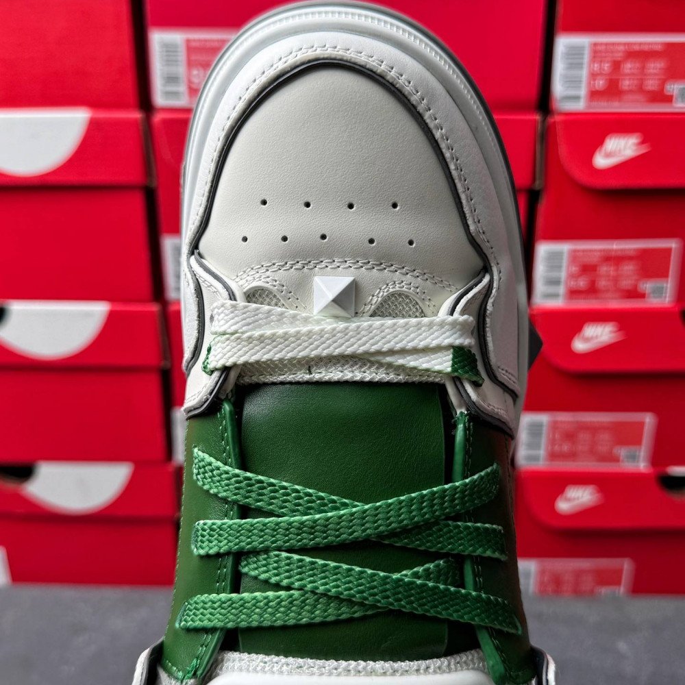 Big V logo casual shoes Big V logo casual shoes