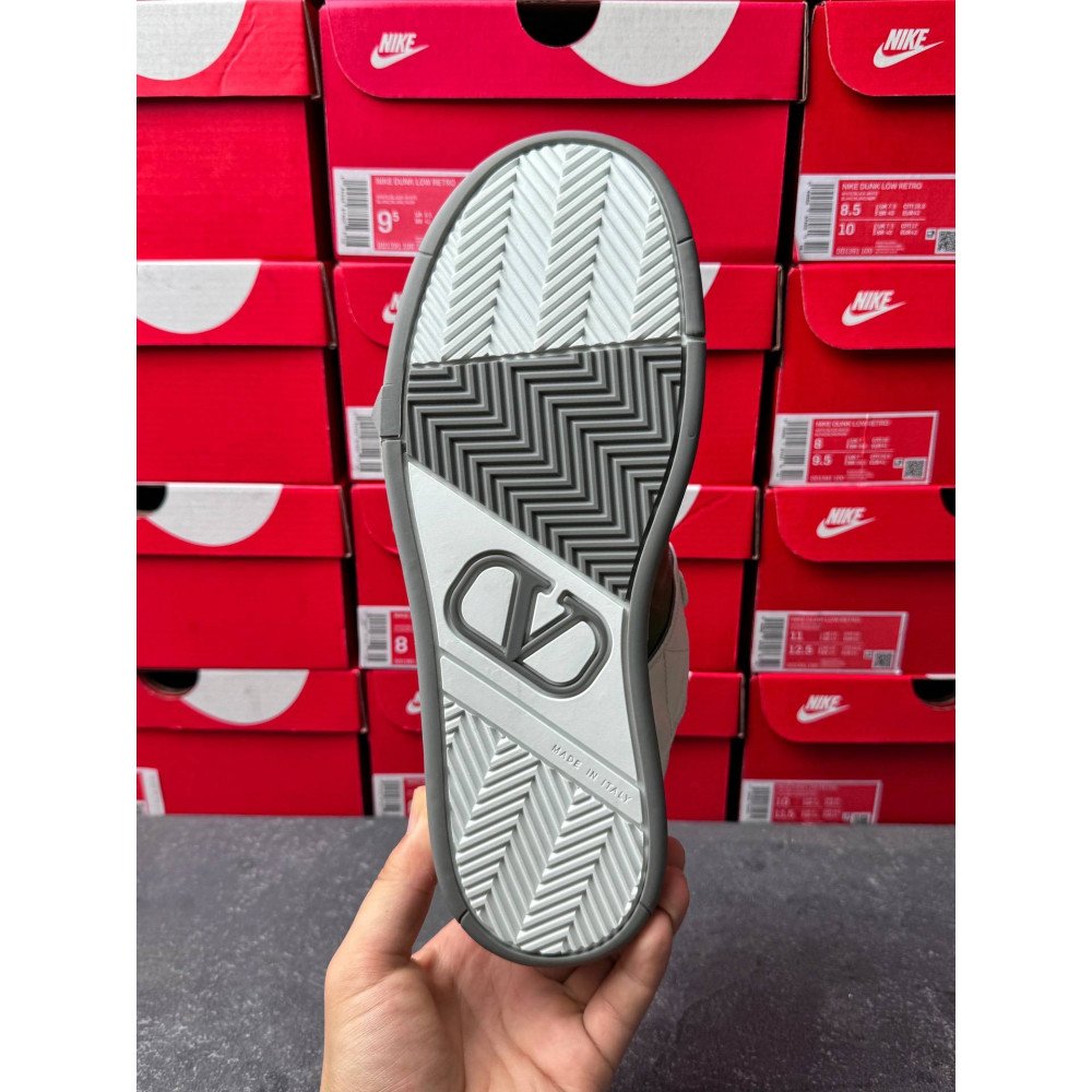 Big V logo casual shoes Big V logo casual shoes