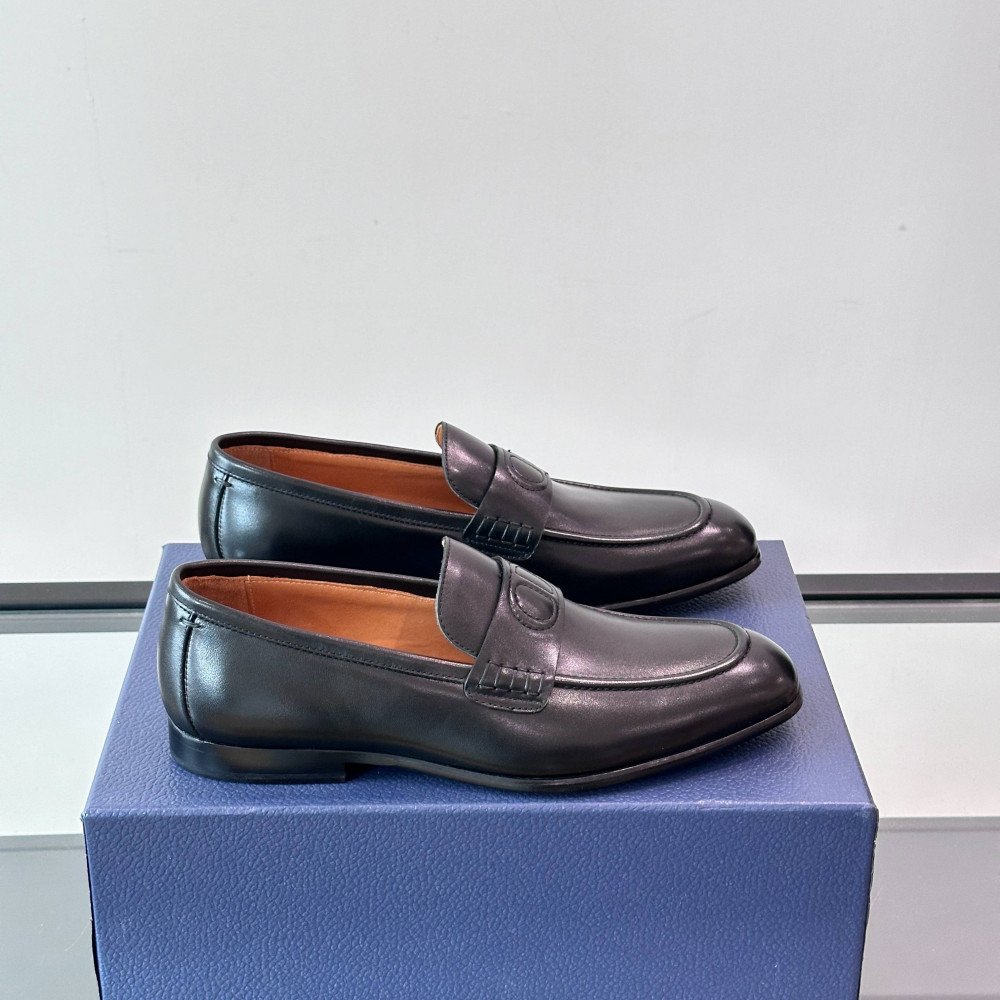 CD leather shoes