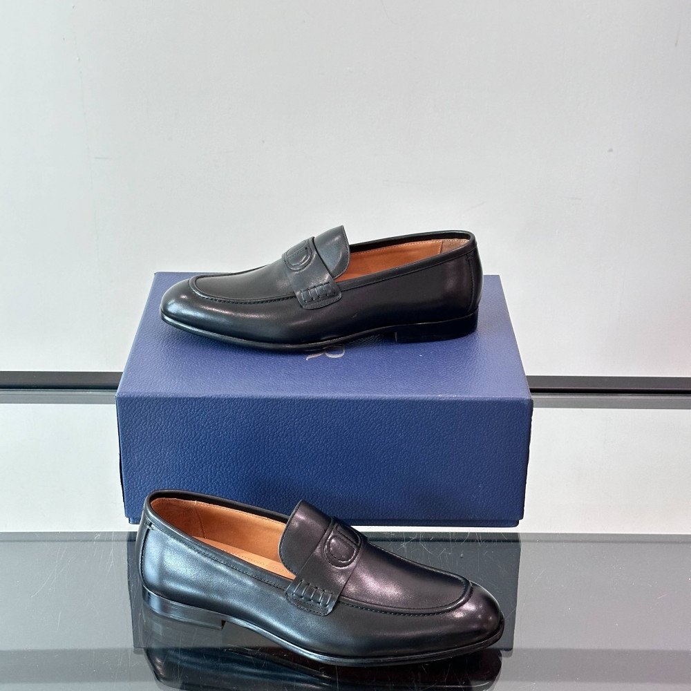 CD leather shoes