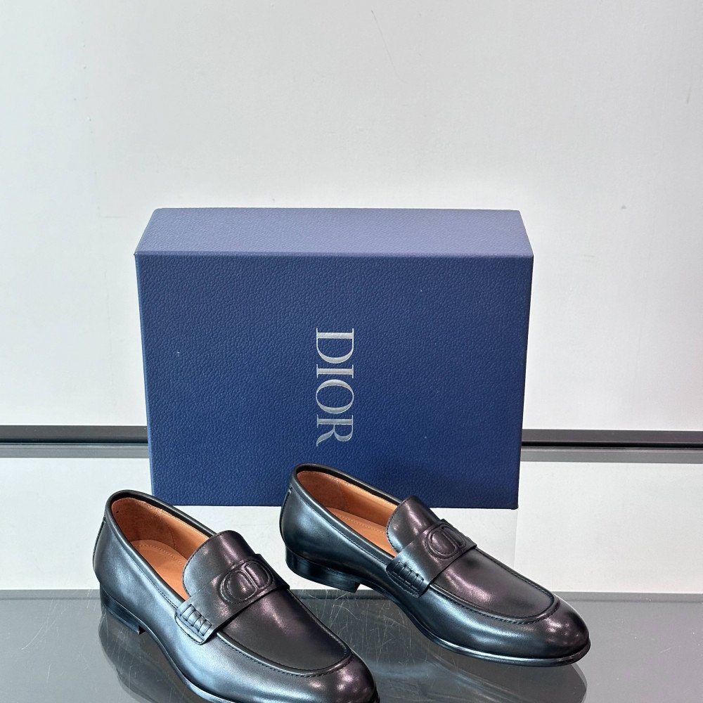 CD leather shoes