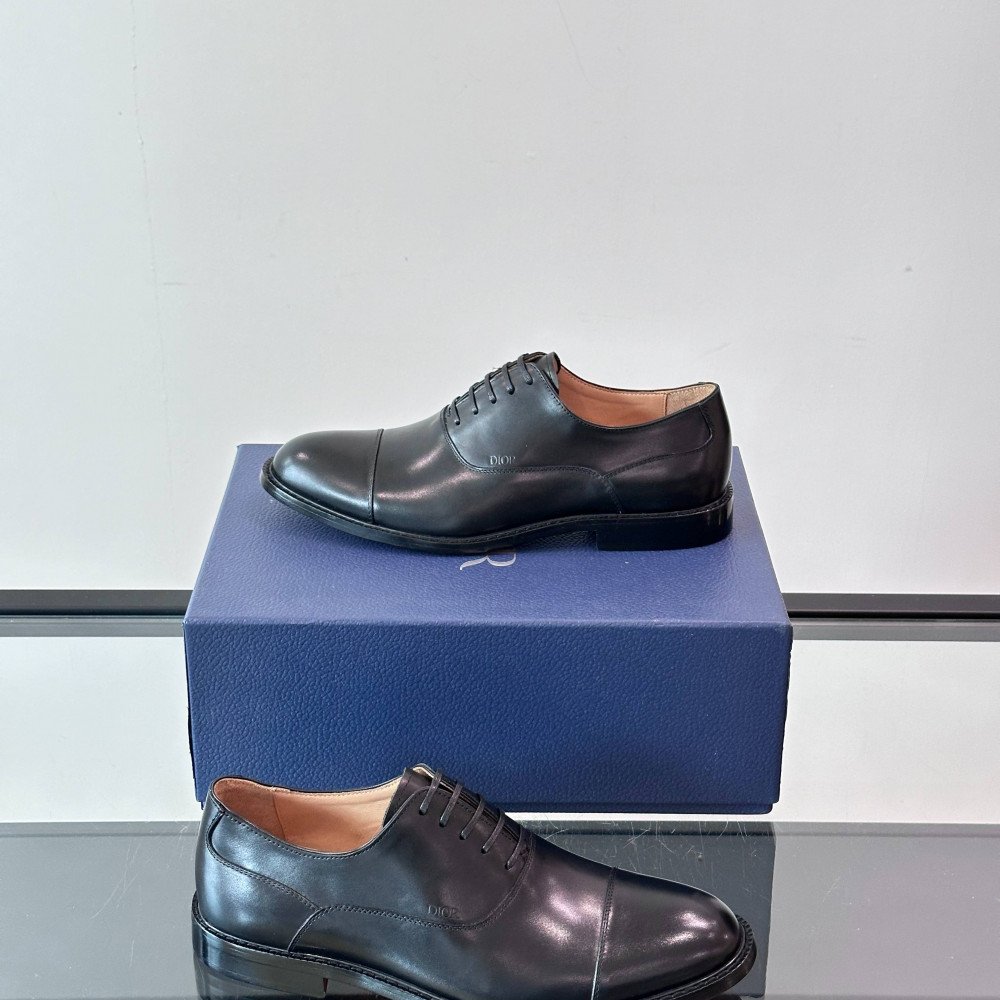 CD leather shoes