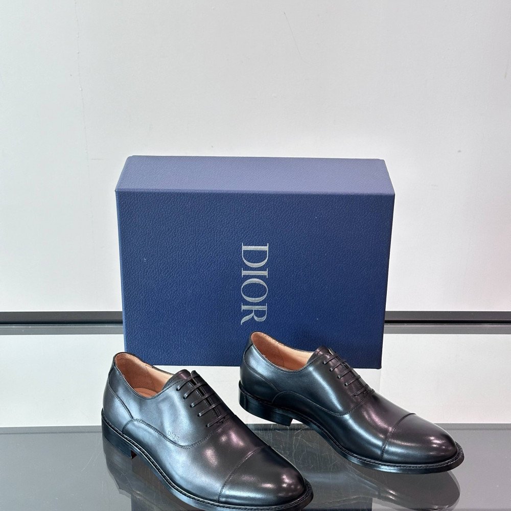 CD leather shoes