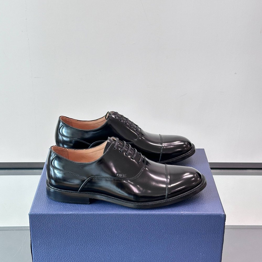 CD leather shoes