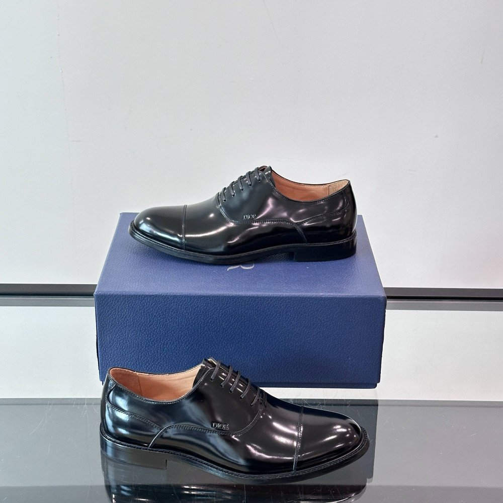 CD leather shoes